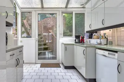 Cuisine ou kitchenette dans l'établissement Les agapanthes jolie maison de ville à Rouen avec extérieur terrasse