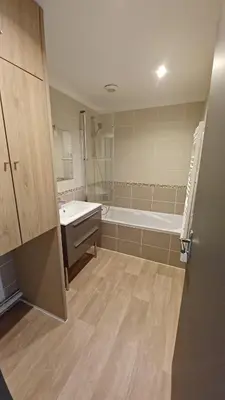 Salle de bains dans l'établissement Le cottage du moulin - NETFLIX - WiFi - Garage