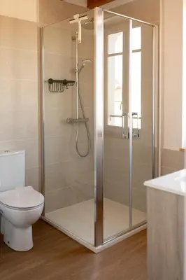 Salle de bains dans l'établissement Duplex Léon - Villa Bon Accueil proche mer