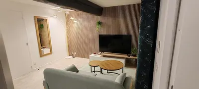 Télévision ou salle de divertissement dans l'établissement L'Oasis Amiénoise - Le Quai Amiénois