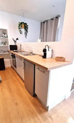 Cuisine ou kitchenette dans l'établissement Les bons Enfants 9