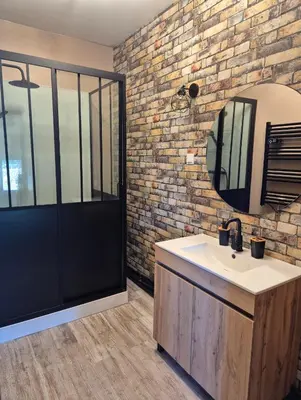 Salle de bains dans l'établissement Le Millésime