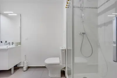 Salle de bains dans l'établissement Le Lumineux - FIND ESTATE