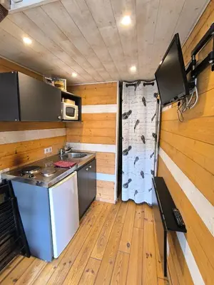 Cuisine ou kitchenette dans l'établissement La cabane Insolite