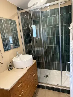 Salle de bains dans l'établissement Blanchette