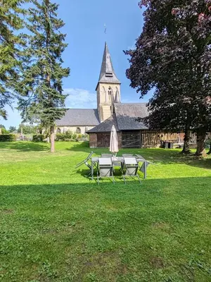 Jardin de l'établissement Maison en briques au 10