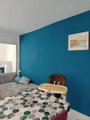 Un ou plusieurs lits dans un hébergement de l'établissement Maison spacieuse de 2 chambres avec cour
