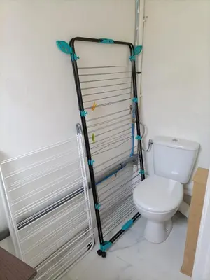 Salle de bains dans l'établissement Maison spacieuse de 2 chambres avec cour