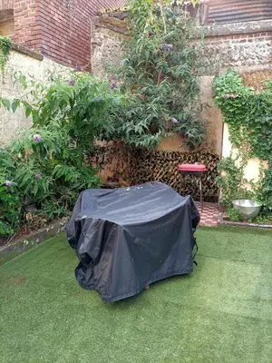 Jardin de l'établissement Maison spacieuse de 2 chambres avec cour