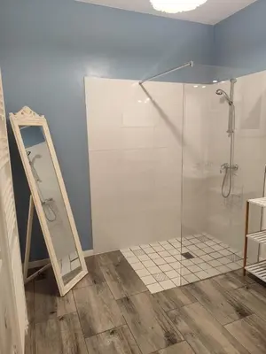 Salle de bains dans l'établissement Gîte Les Marettes