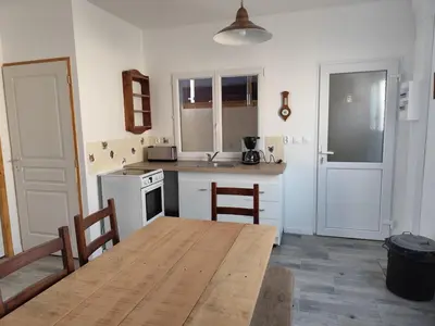 Cuisine ou kitchenette dans l'établissement Gîte Les Marettes