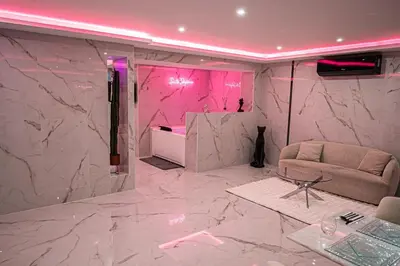 Coin salon dans l'établissement Beautiful Skyline Suite 30 minutes from Paris!