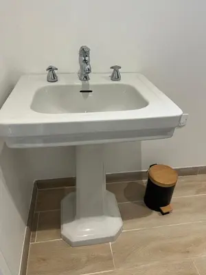 Salle de bains dans l'établissement Logis Soandre