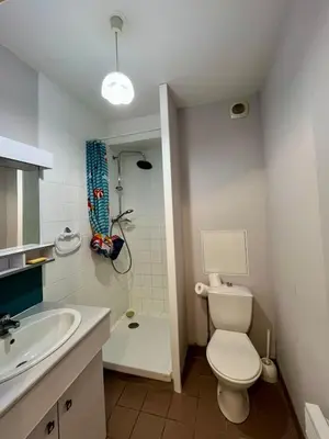 Salle de bains dans l'établissement Studio calme proche de la gare