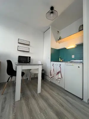 Cuisine ou kitchenette dans l'établissement Studio calme proche de la gare