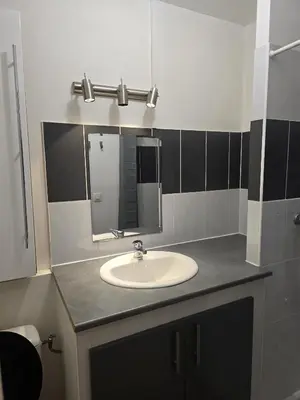 Salle de bains dans l'établissement Havre de Paix - Les Sablon d'A Côté