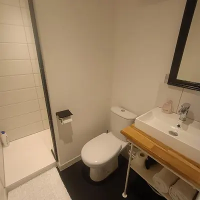 Salle de bains dans l'établissement Terre Sauvage Baie de Somme