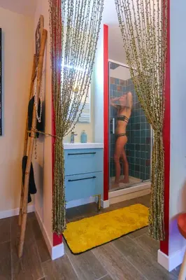 Salle de bains dans l'établissement Love ZEN Centre ville Spa & Table massage &Parking
