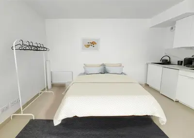 Cuisine ou kitchenette dans l'établissement Studio moderne avec terrasse privée et parking