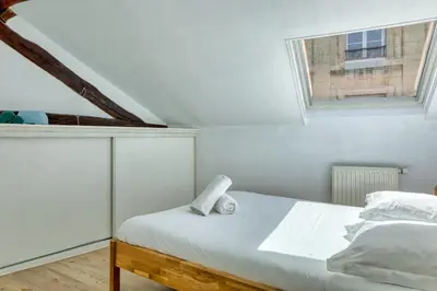 Un ou plusieurs lits dans un hébergement de l'établissement Geoffroy sublime duplex à proximité de la place du vieux marché