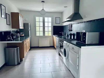 Cuisine ou kitchenette dans l'établissement Charmante Datcha en Normandie