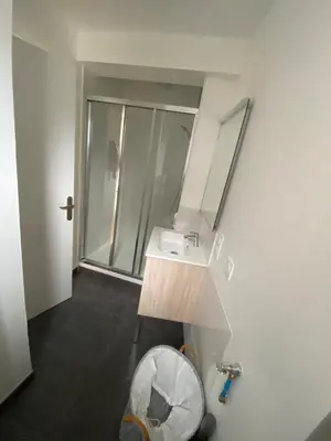 Salle de bains dans l'établissement Juvanedi