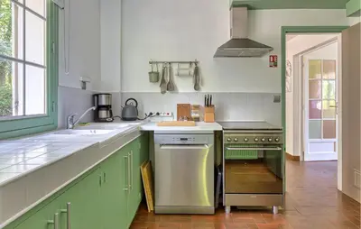 Cuisine ou kitchenette dans l'établissement Maison Vue Campagne