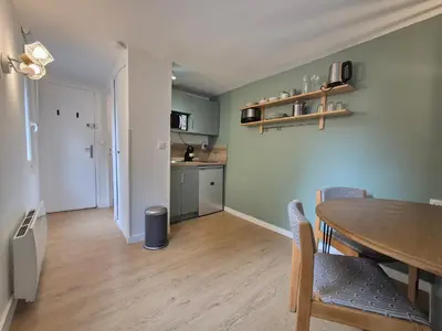 Cuisine ou kitchenette dans l'établissement Studio Rouen Centre Historique 2 Personnes L'Olive
