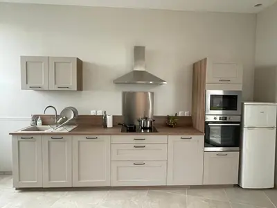 Cuisine ou kitchenette dans l'établissement Le Clos de Lignières, chez Marguerite