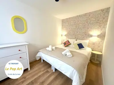 Un ou plusieurs lits dans un hébergement de l'établissement Appartement le Pop Art, à deux pas du Port