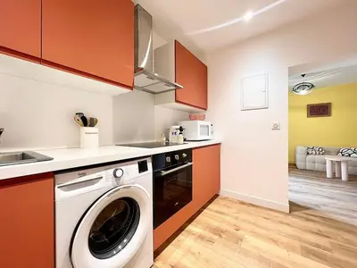 Cuisine ou kitchenette dans l'établissement Appartement le Pop Art, à deux pas du Port