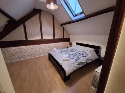 Un ou plusieurs lits dans un hébergement de l'établissement L'Auberge de la fontaine 