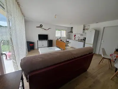 Cuisine ou kitchenette dans l'établissement Jolie maison , jardin privé , classée 3 étoiles