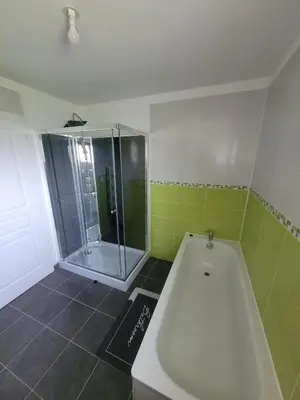 Salle de bains dans l'établissement La Bohème