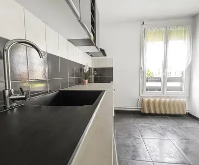 Cuisine ou kitchenette dans l'établissement Confort et calme en cœur de villes