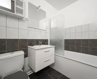 Salle de bains dans l'établissement Confort et calme en cœur de villes