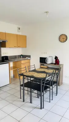 Cuisine ou kitchenette dans l'établissement Appartement 2 personnes sur Amiens