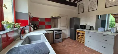 Cuisine ou kitchenette dans l'établissement Domaine de la Ferme de Tumbrel