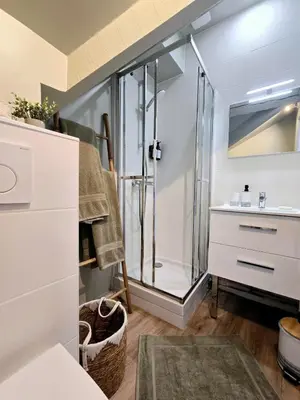 Salle de bains dans l'établissement Le Petit Pontoise