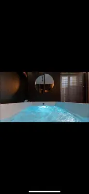 Piscine de l'établissement Mirava room ou située à proximité