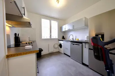 Cuisine ou kitchenette dans l'établissement Proche Rouen - Charmant 2 Pièces