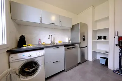 Cuisine ou kitchenette dans l'établissement Proche Rouen - Charmant 2 Pièces