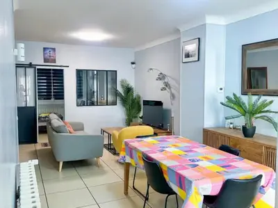 Coin salon dans l'établissement La ContrEscarpe - 4 couchages - Cour PRiVÉE - Secteur GARE CENTRE