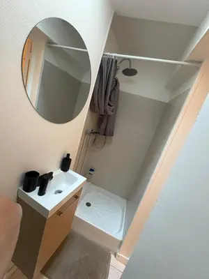 Salle de bains dans l'établissement Les Allées du Parc