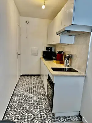 Cuisine ou kitchenette dans l'établissement Apartment in Cergy Prefecture