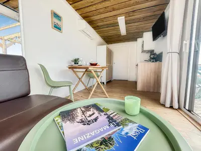 Télévision ou salle de divertissement dans l'établissement Eco lodge, vue exceptionnelle!
