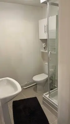 Salle de bains dans l'établissement Joli F1 plein centre de la ville royale d EU