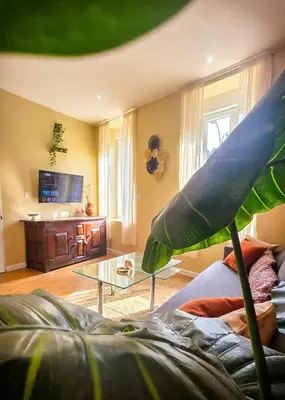 Télévision ou salle de divertissement dans l'établissement Le Terracotta