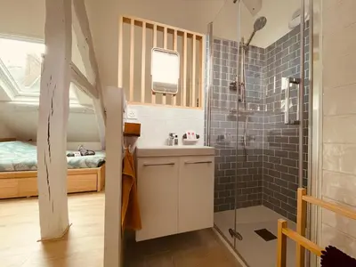 Salle de bains dans l'établissement Notre coin secret - Jolie duplex au fil du Robec - 386