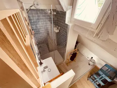 Salle de bains dans l'établissement Notre coin secret - Jolie duplex au fil du Robec - 386